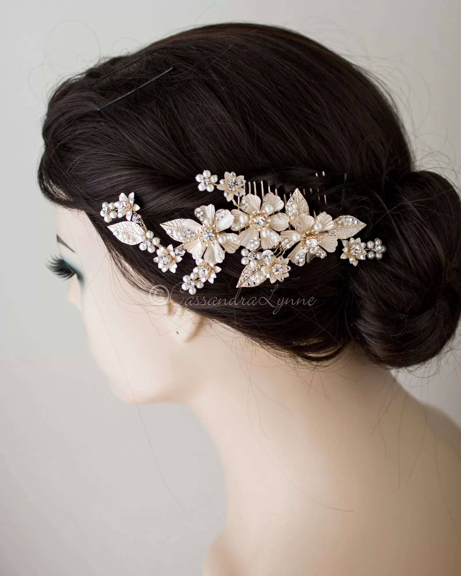 Matte Metal Flowers and Pearls Comb