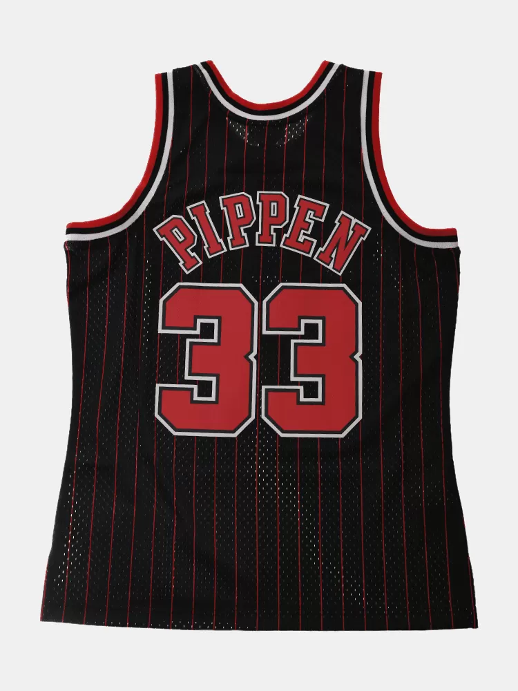 Mitchell & Ness Chicago Bulls Scottie Pippen '95-'96 #33 Swingman Jersey